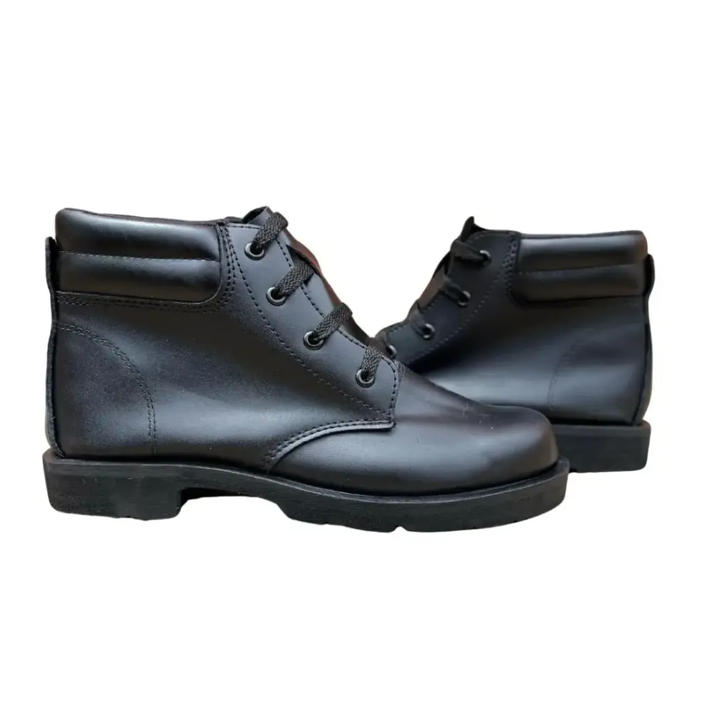 Bota En Cuero Negra Sencilla